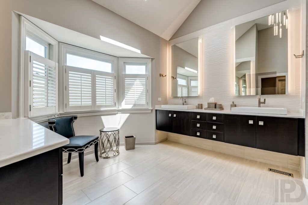 A Spacious and Efficient Vanity Area