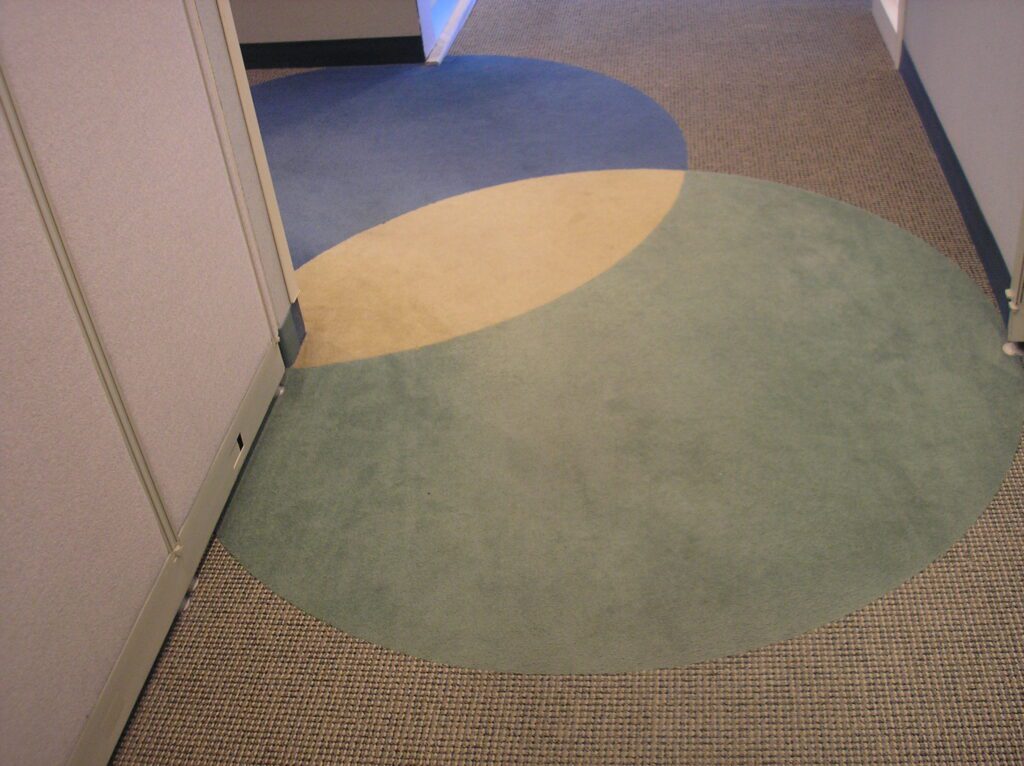 Two round design on the carpetDRL-3_Interior-Planning-Design-Inc..jpg